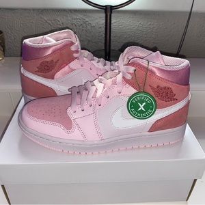 Jordan 1 mid digital pink size 7.5 women’s. Comes with box.